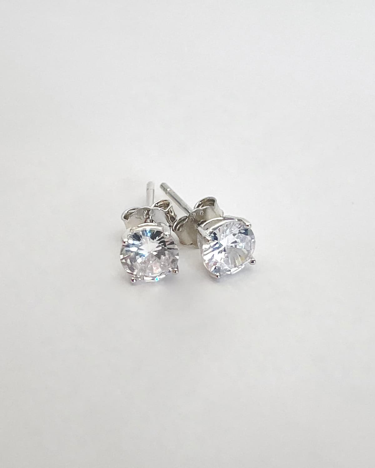 White Round Crystal Stud Earrings 5mm